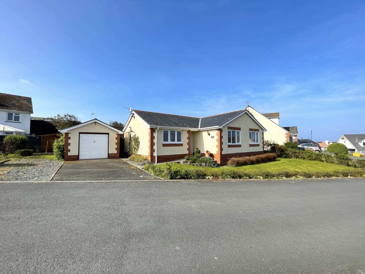 2 bed bungalow for sale in Clos Winifred, Borth, SY24