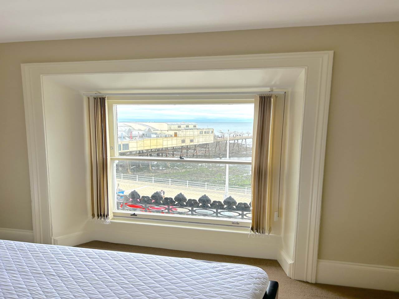 2 bed flat for sale in Marine Terrace, Aberystwyth  - Property Image 11