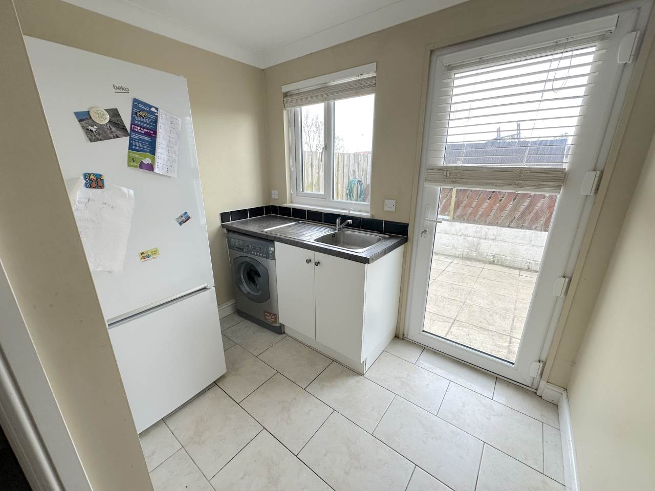 3 bed house for sale in Heol-Y-Garth, Penparcau  - Property Image 9