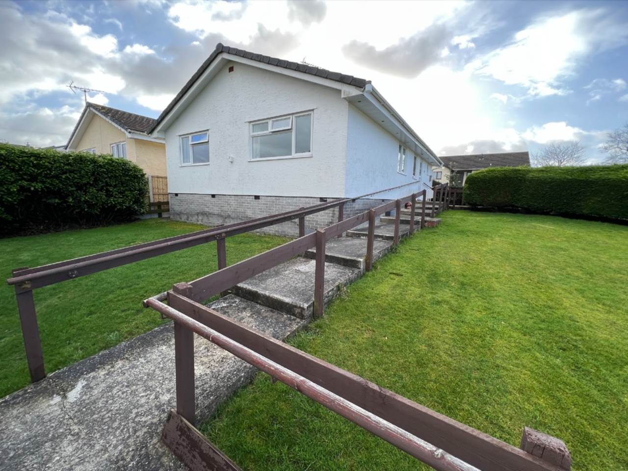 3 bed bungalow for sale in Trefaenor, Comins Coch  - Property Image 1