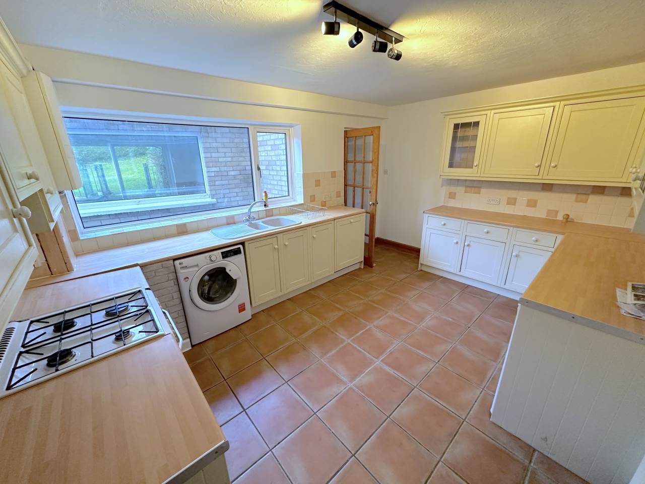 3 bed house for sale in Rhoshendre, Waunfawr  - Property Image 3