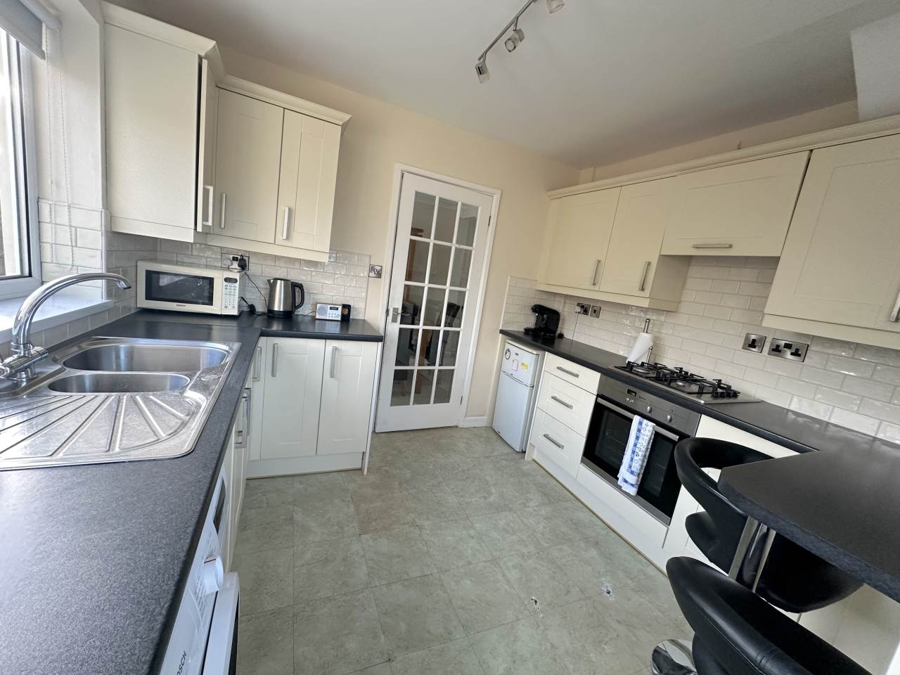 3 bed house for sale in Maesceinion, Waun Fawr  - Property Image 3