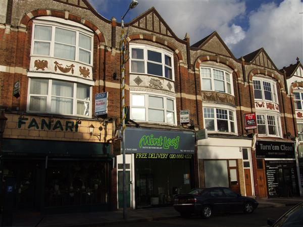 AVAILABLE IMMEDIATELY! Burghleys are delighted to offer this massive unfurnished two double bedroom split level flat above commercial premises. The property is surrounded by good quality local shopping, restaurants and affords pleasant views across Broomfield Park. The property is walking ...