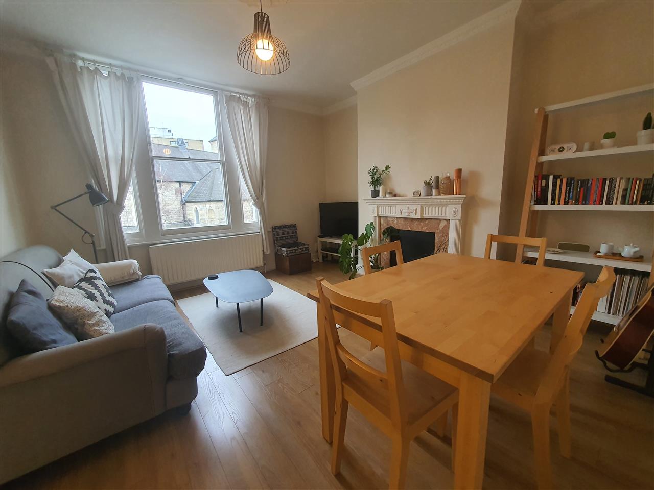 AVAILABLE 2ND APRIL 2022 (possibly sooner). We are pleased to offer this well presented PART FURNISHED first floor converted flat within walking distance of Tufnell Park tube station and the public transport/amenities of Holloway Road. The accommodation comprises one double bedroom, well sized ...