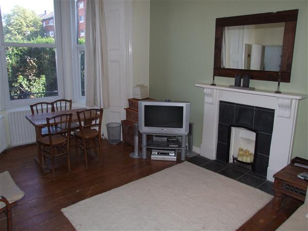 2 bed flat to rent in Brecknock Road 1