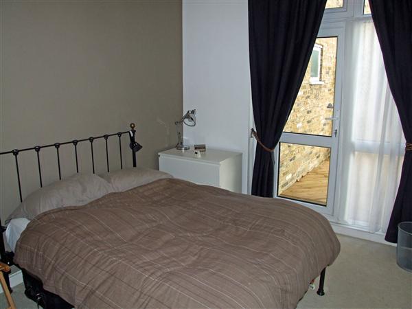 2 bed flat to rent in Brecknock Road 3