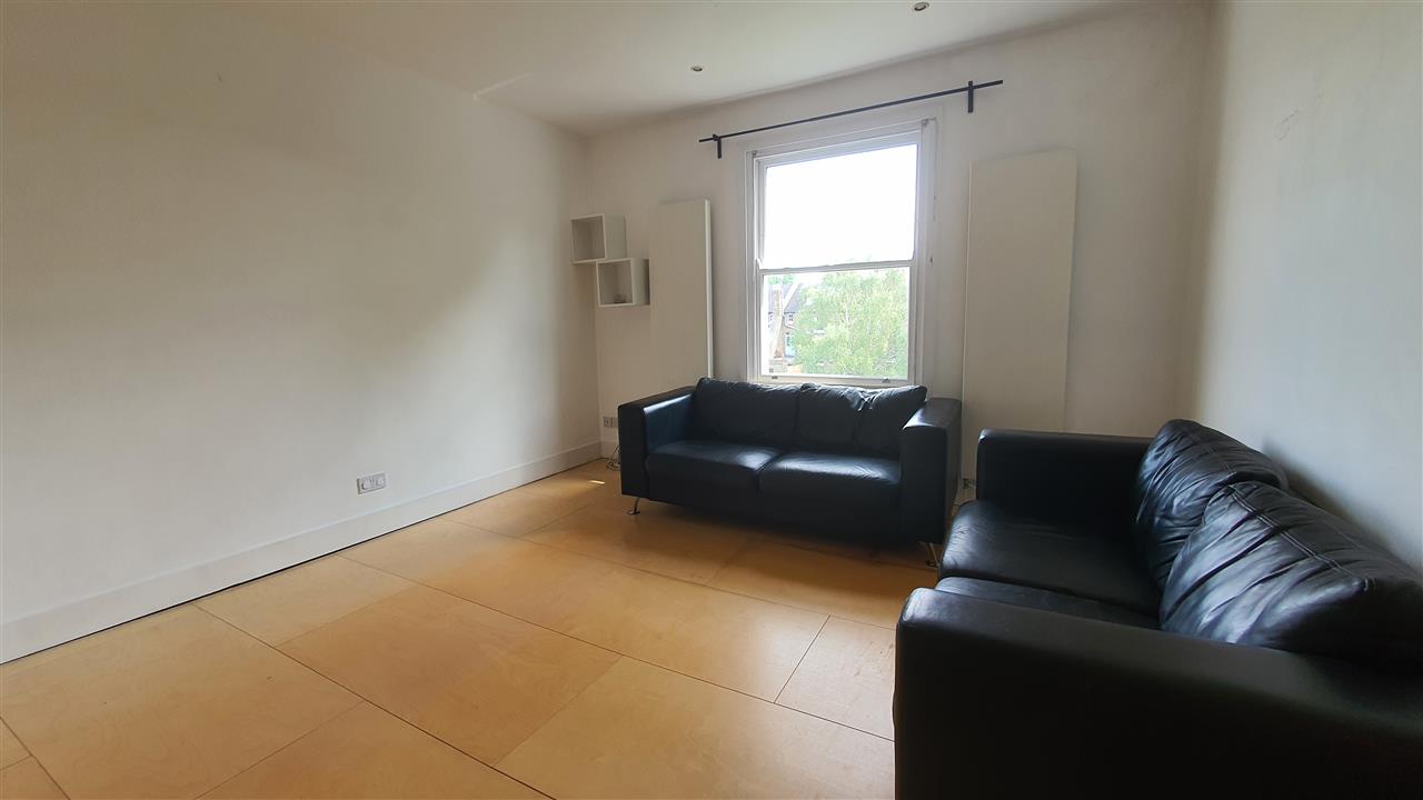 2 bed flat to rent in Tufnell Park Road  - Property Image 2
