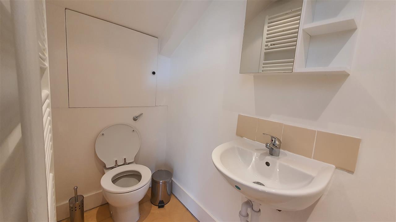 2 bed flat to rent in Tufnell Park Road 5
