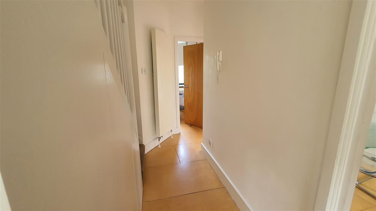 2 bed flat to rent in Tufnell Park Road  - Property Image 11