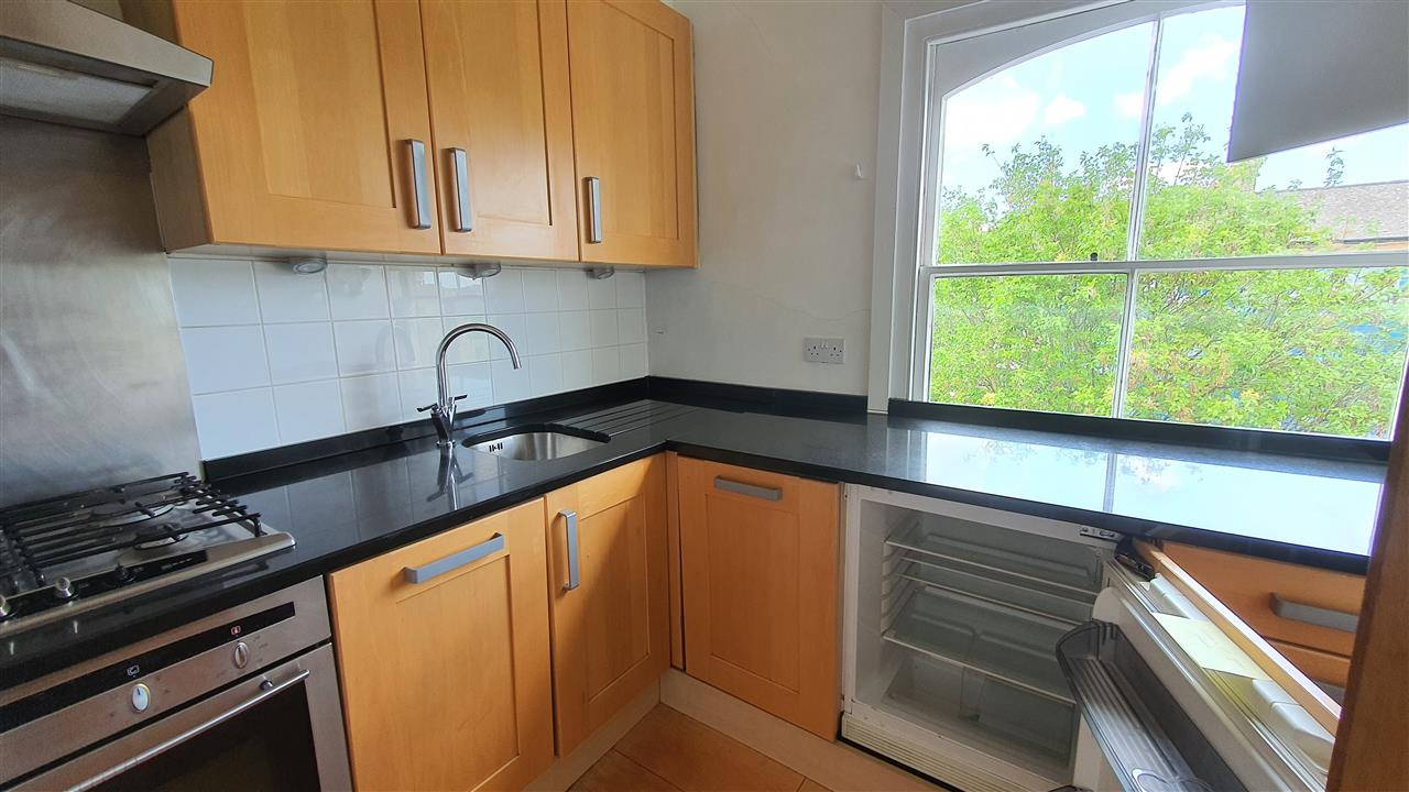 2 bed flat to rent in Tufnell Park Road 11