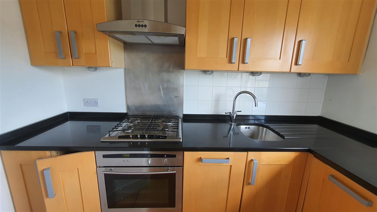 2 bed flat to rent in Tufnell Park Road 12