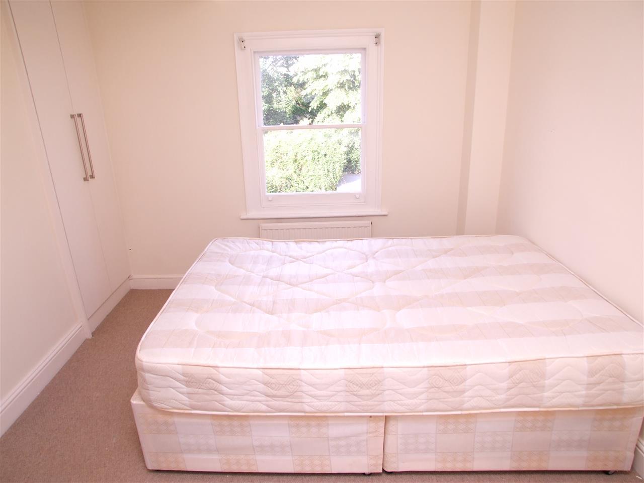 2 bed flat to rent in Yerbury Road 3