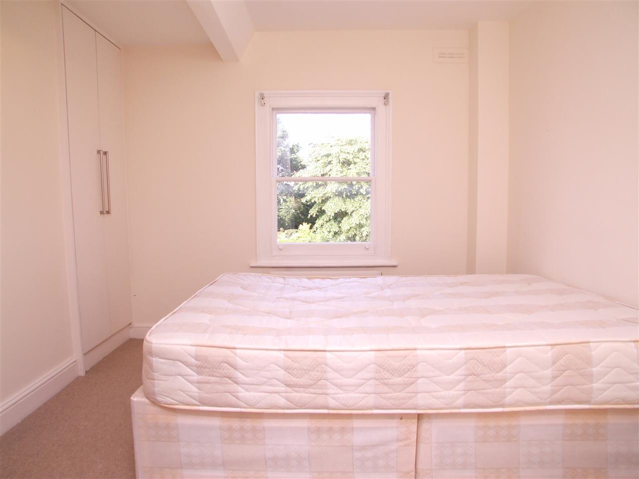 2 bed flat to rent in Yerbury Road 4