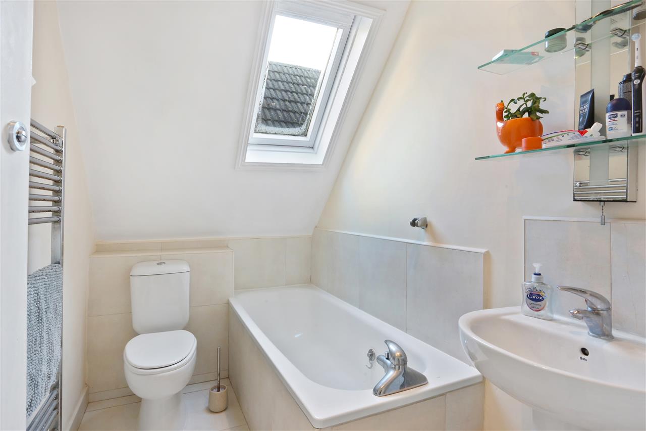 2 bed flat to rent in Yerbury Road 11