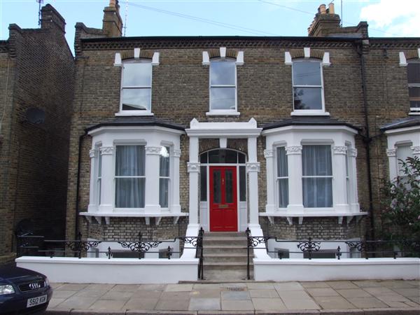 2 bed flat to rent in Celia Road - Property Image 1