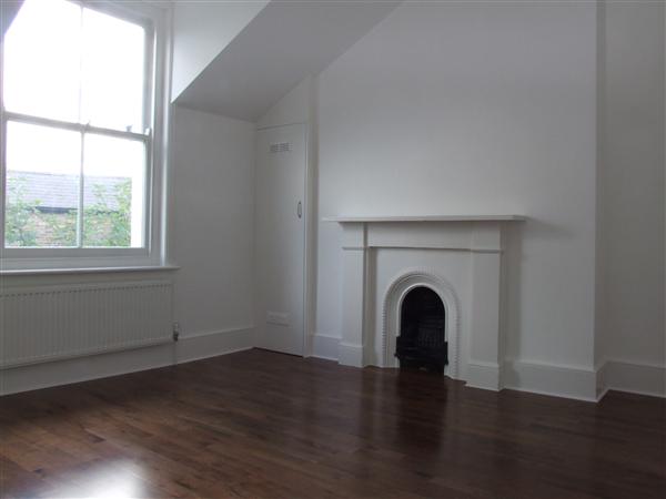 2 bed flat to rent in Celia Road 2