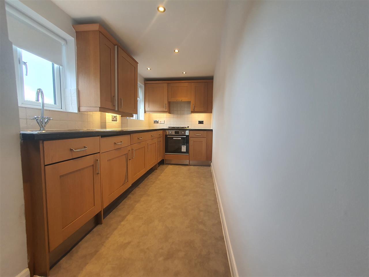 2 bed flat to rent in Edward Grove 2