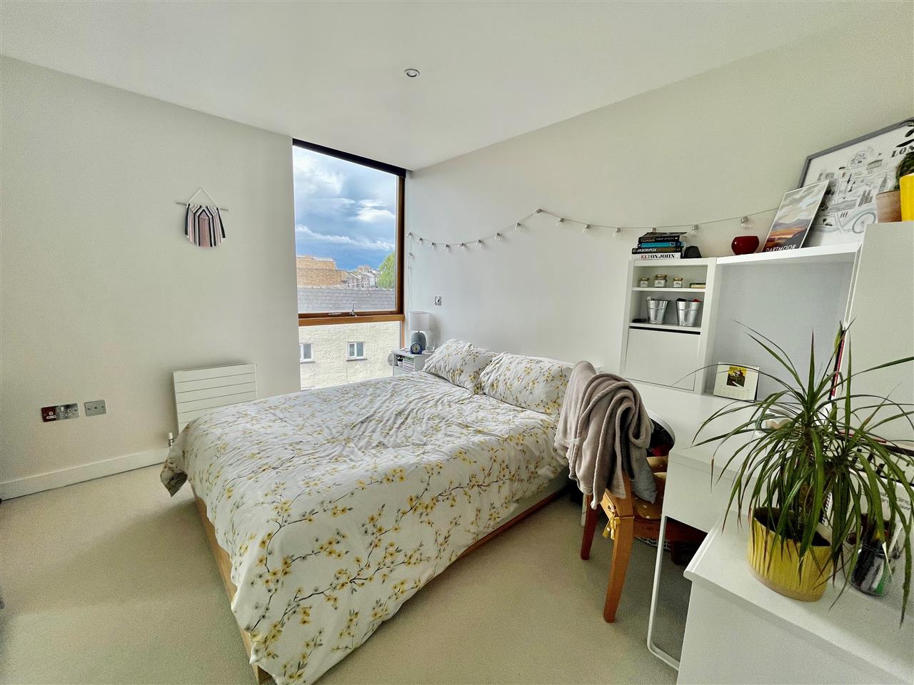AVAILABLE FROM 28TH OCTOBER 2023. We are delighted to offer this ONE DOUBLE BED THIRD FLOOR FURNISHED APARTMENT WITH OPEN PLAN RECEPTION/ MODERN FITTED KITCHEN AND BATHROOM, INDIVIDUAL ALARM SYSTEM, VIDEO ENTRY PHONE & LIFT TO ALL FLOORS. SOLE AGENT.<BR>TALLY HO APARTMENTS IS A DEVELOPMENT OF ...