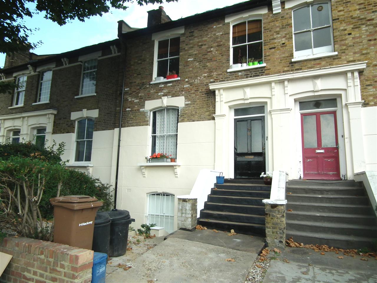 Located within walking distance of Kingsland High Street & Dalston/Kingsland Train Station (North London Line) is this delightful lower ground floor UNFURNISHED maisonette. The accommodation comprises of one large double and one small double bedroom, a central living space with separate fully ...