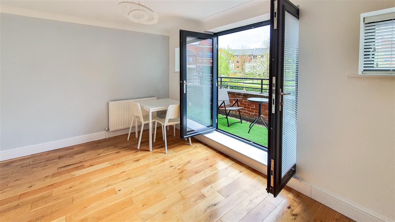 AVAILABLE IMMEDIATELY. A well presented first floor purpose built apartment in arguably one of the best positions of a sought after modern gated development that is ideally located for the multiple shopping and transport facilities of the Holloway Road. The accommodation comprises two bedrooms, ...