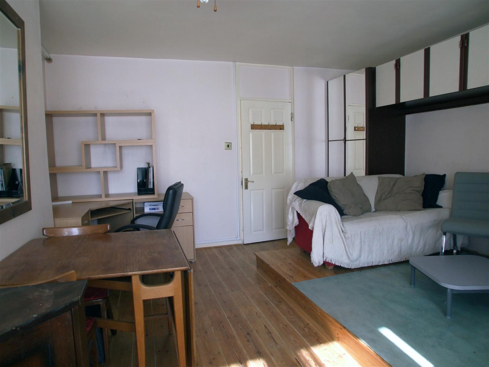 Studio flat to rent in Tufnell Park Road 2