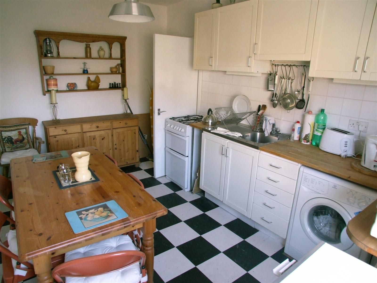 1 bed flat to rent in Montpelier Grove 2