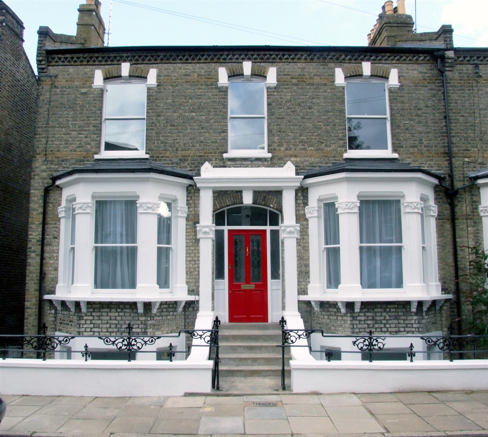 2 bed flat to rent in Celia Road 0