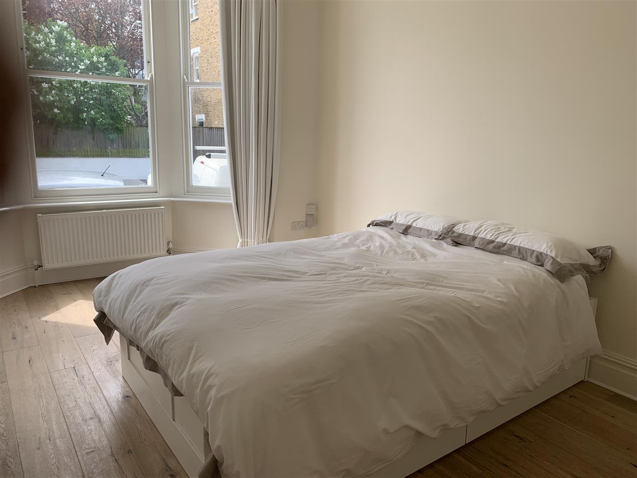2 bed flat to rent in Celia Road 7