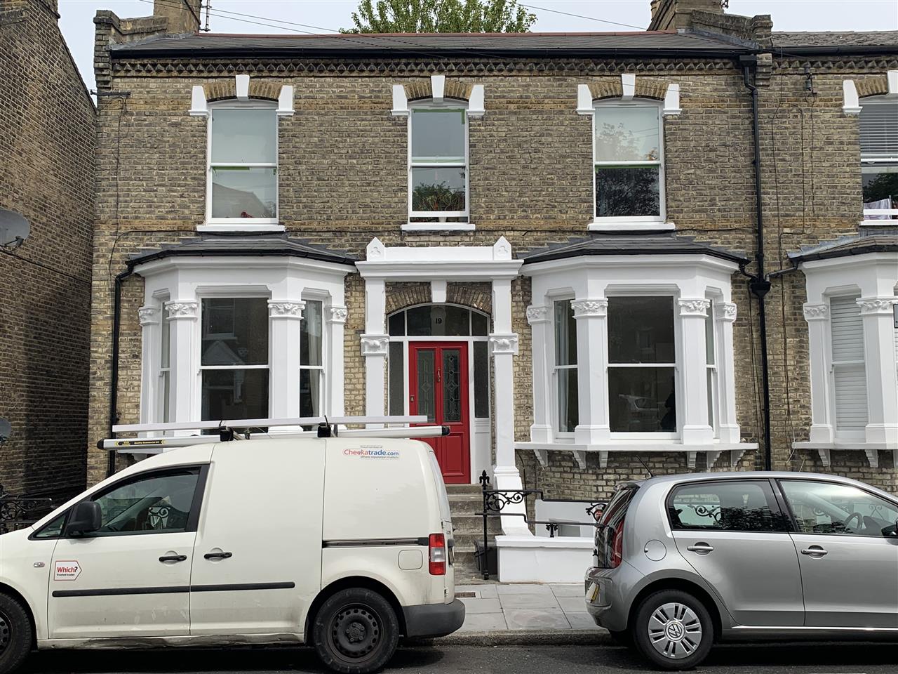 2 bed flat to rent in Celia Road 12