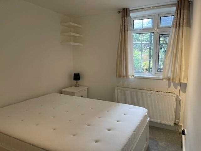 2 bed flat to rent in Churchill Road 6