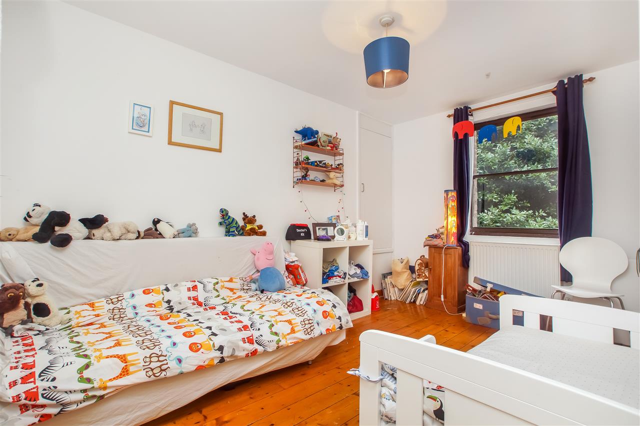 2 bed flat for sale  - Property Image 6
