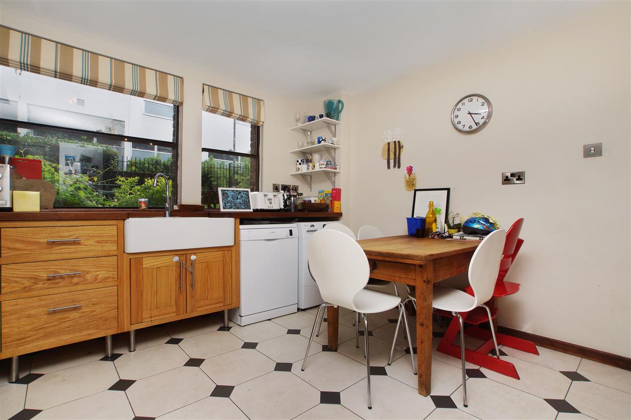 2 bed flat for sale 6