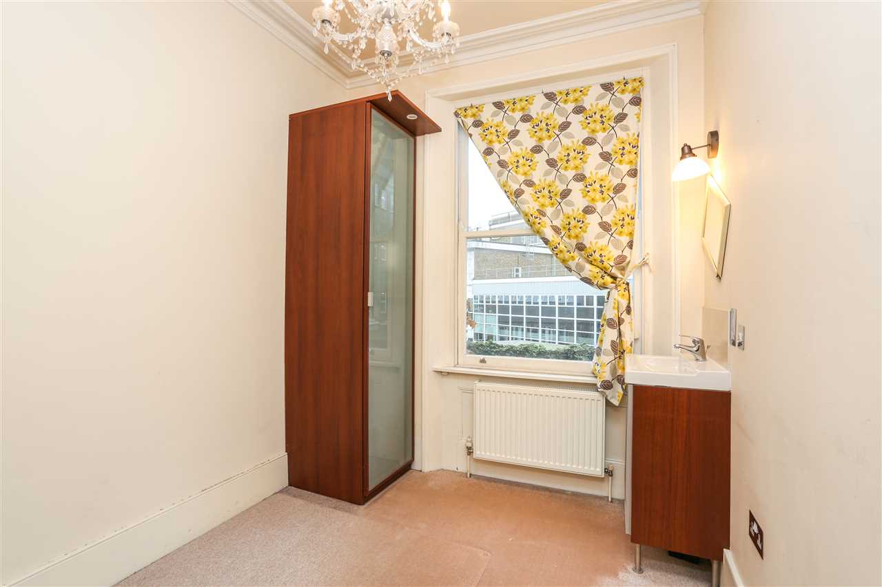2 bed flat to rent in Bartholomew Road 1