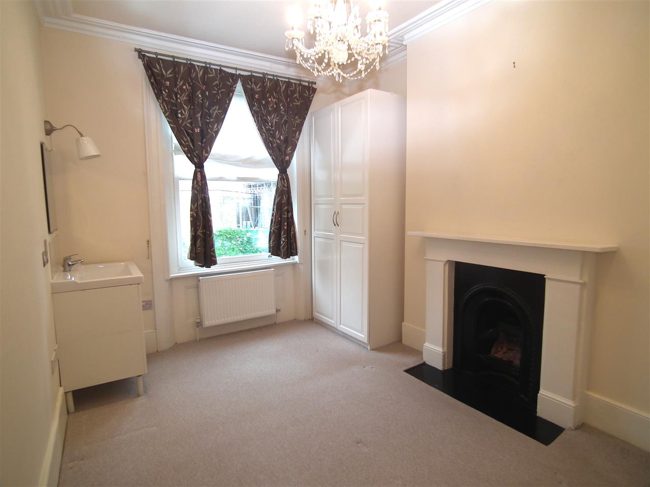 2 bed flat to rent in Bartholomew Road 3