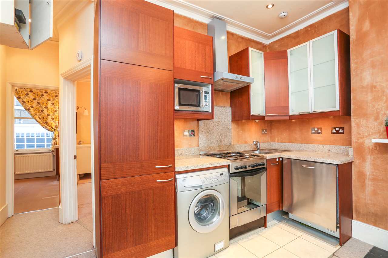 2 bed flat to rent in Bartholomew Road 4