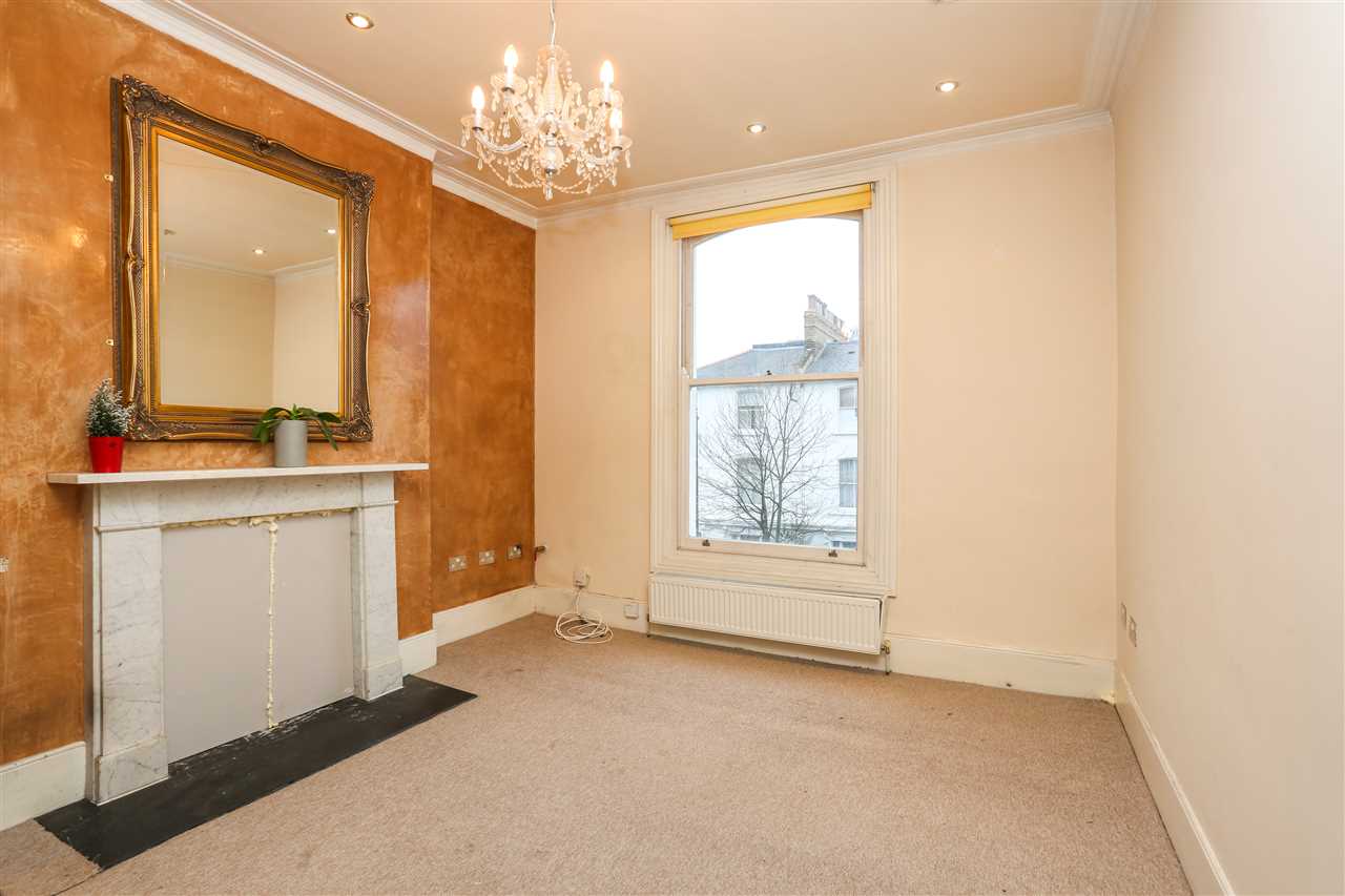 2 bed flat to rent in Bartholomew Road 6