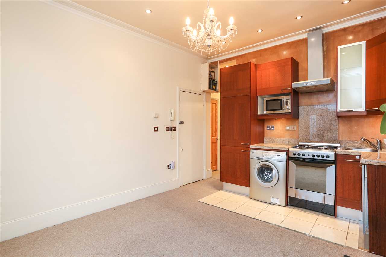 2 bed flat to rent in Bartholomew Road 7