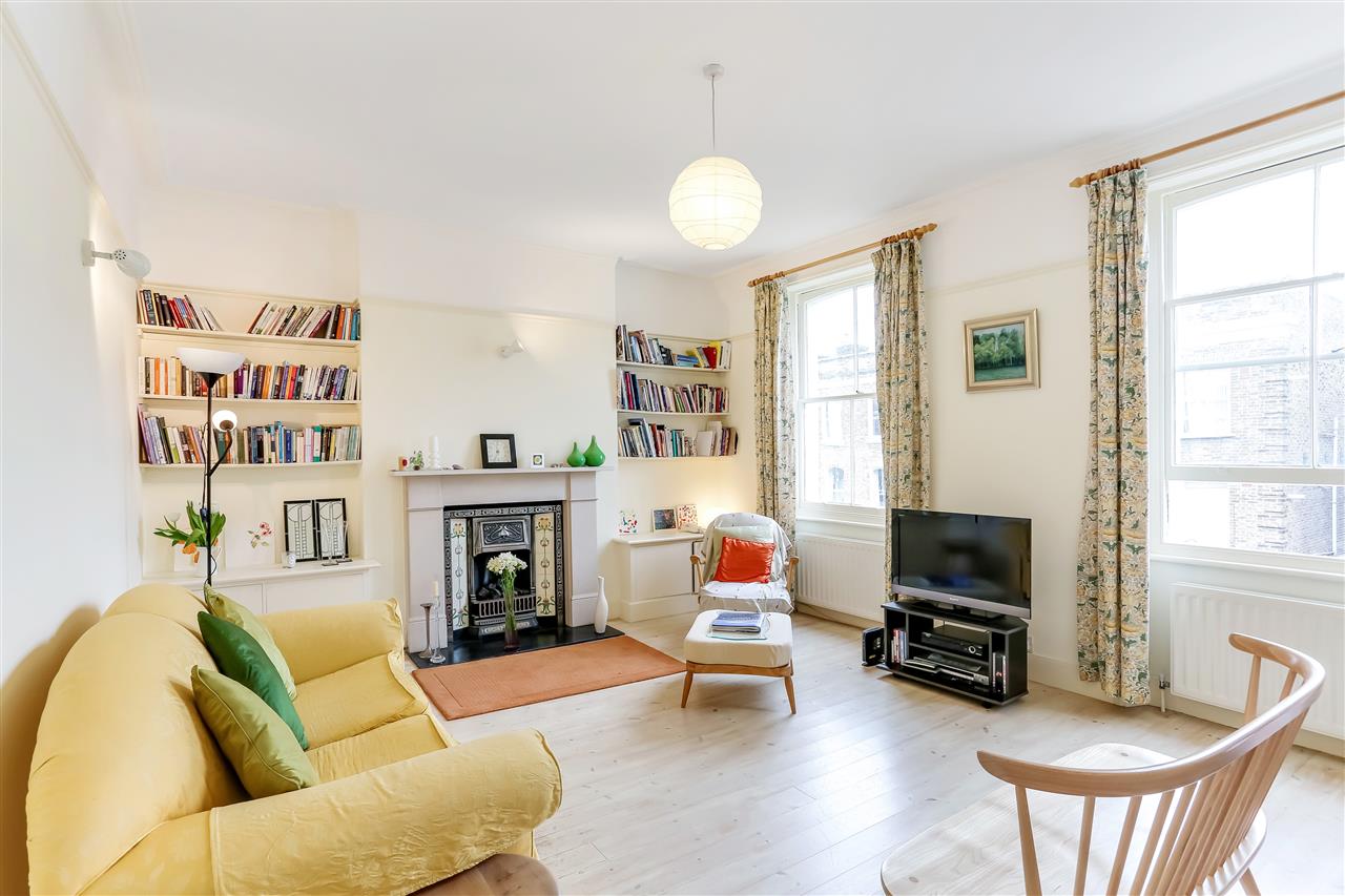 CHAIN FREE! A well presented and spacious (approximately 997 Sq Ft / 93 Sq M) split level first, second and third/top floor apartment situated in a sought after location within close proximity of Kentish Town's multiple shopping and transport facilities including (Northern Line) underground and ...