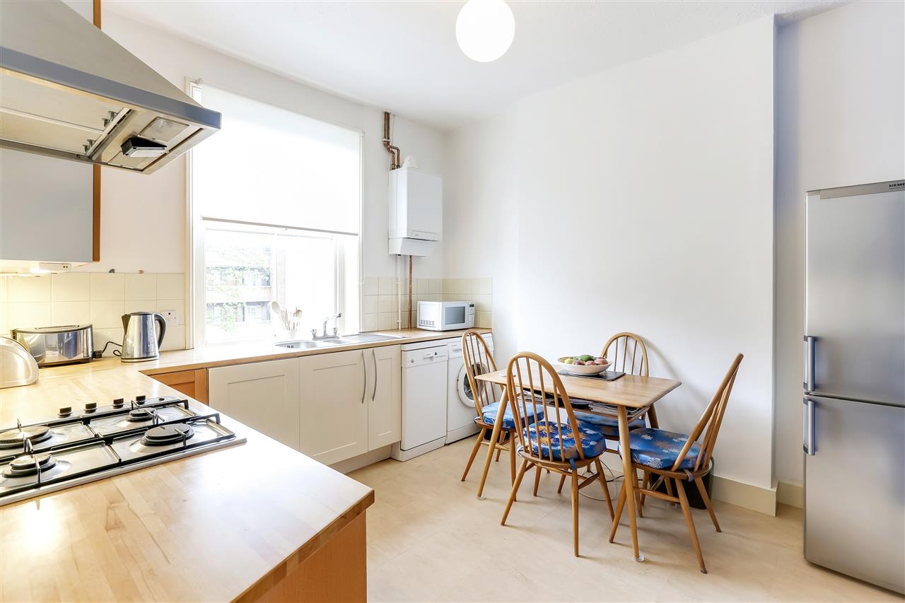 2 bed flat for sale in Falkland Road 1