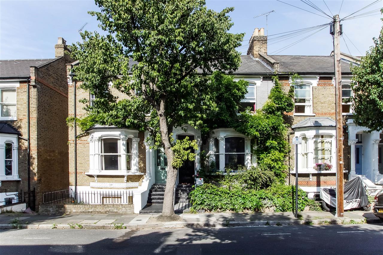 A well presented and characterful terraced Victorian house situated in a highly sought after tree lined residential road situated in the heart of Tufnell Park within close proximity to Tufnell Park (Northern Line) underground station together with local shops, cafes, bars and restaurants on ...