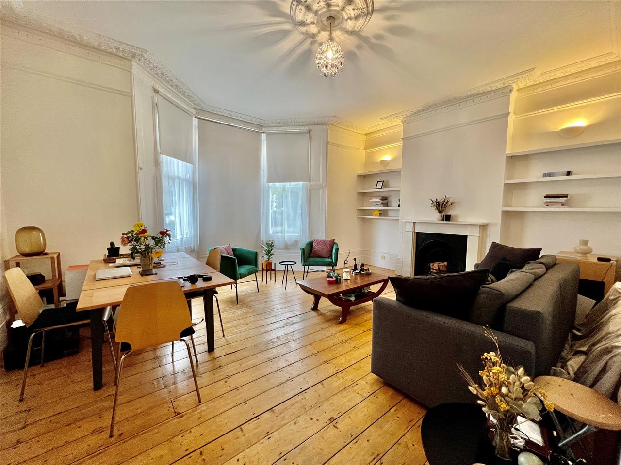AVAILABLE FROM 4TH DECEMBER 2021. A spacious one bedroom apartment located on the raised ground floor of an imposing Victorian property that is situated within close proximity to local shops, bars, cafes and restaurants together with Tufnell Park Northern Line underground station. The ...