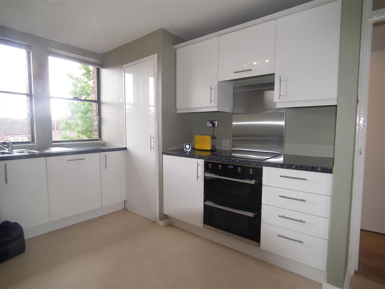 2 bed flat to rent  - Property Image 5