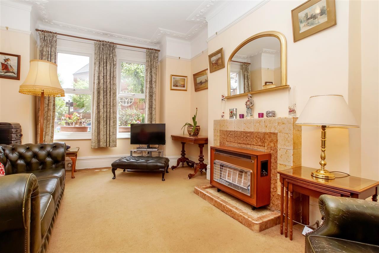 4 bed end of terrace house for sale in Tytherton Road 1