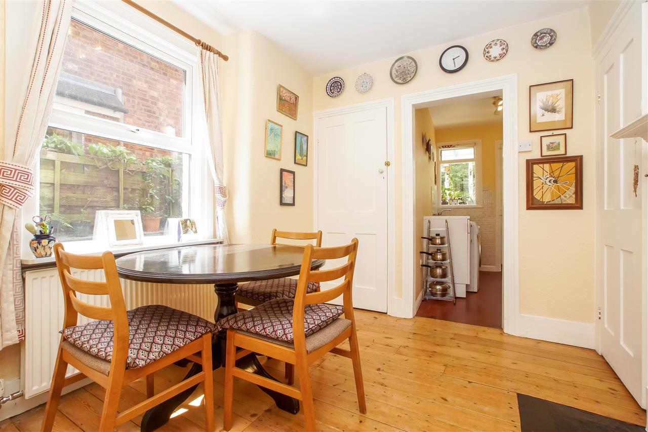 4 bed end of terrace house for sale in Tytherton Road 4