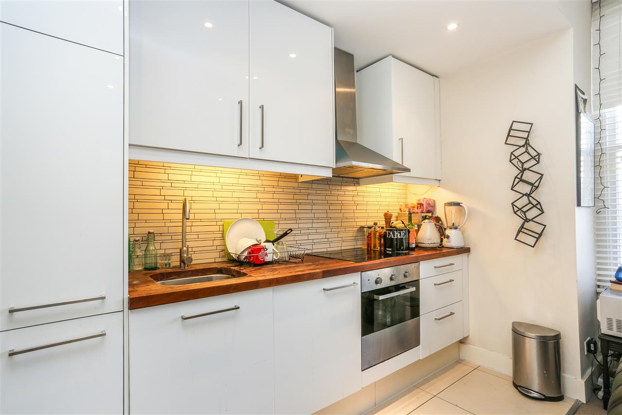 1 bed flat for sale in Lady Somerset Road 5