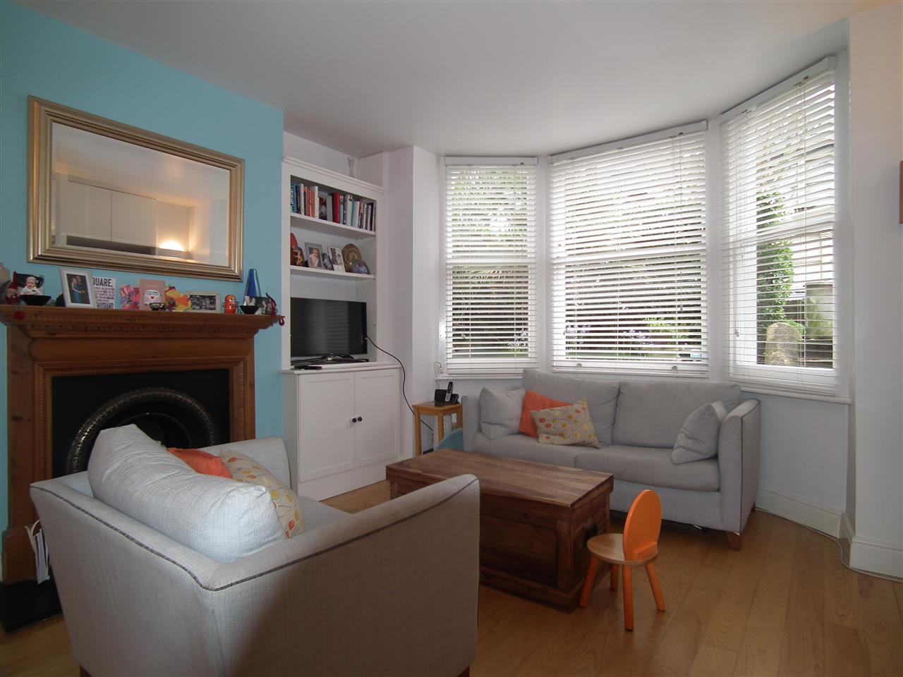 2 bed flat to rent in Southcote Road 3