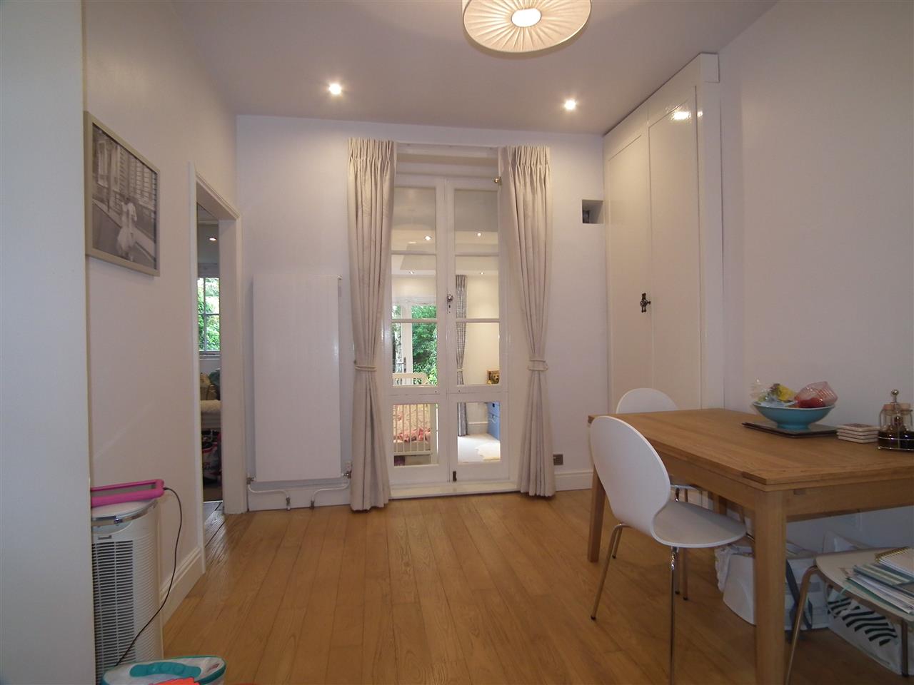 2 bed flat to rent in Southcote Road 4