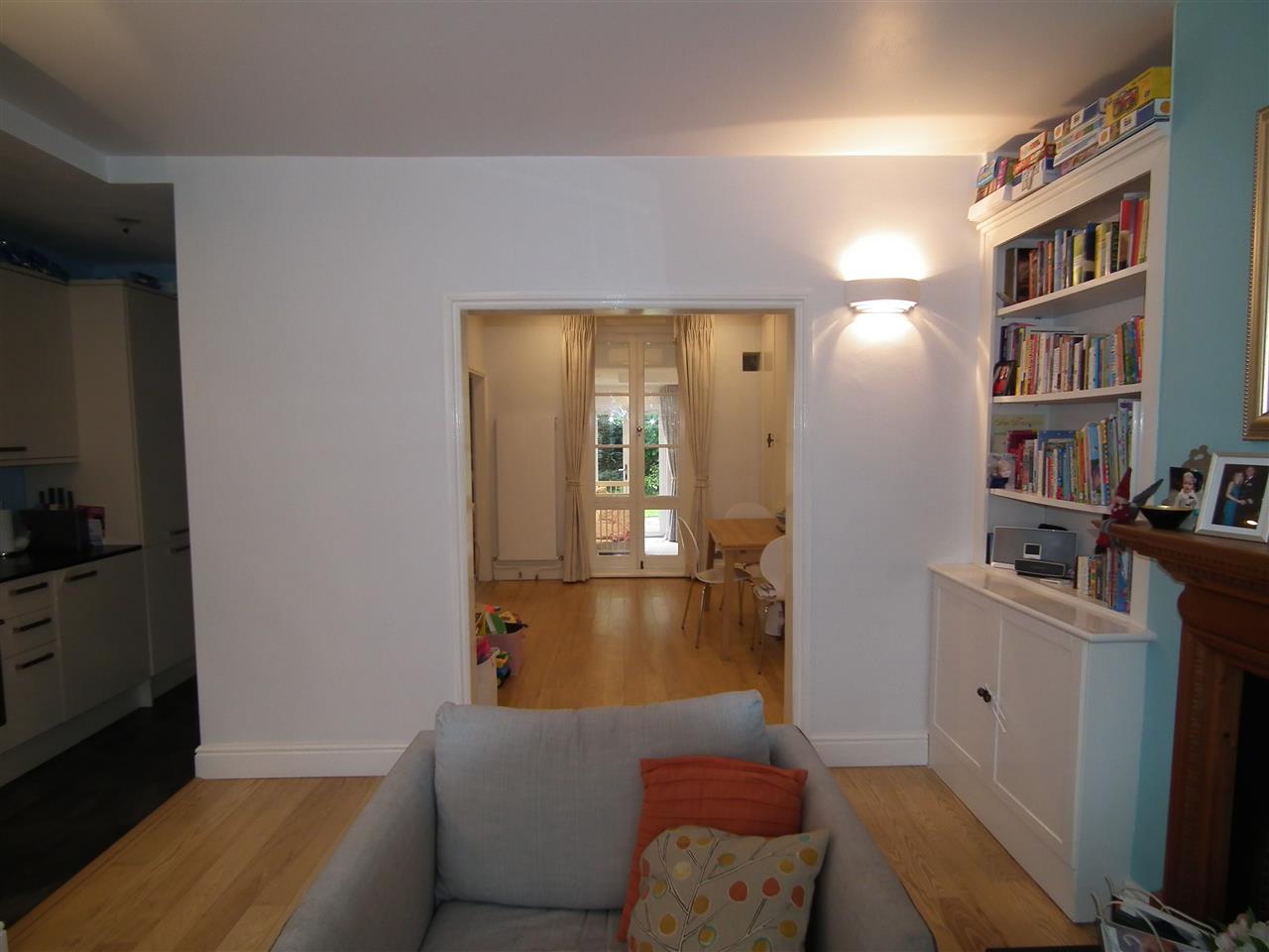 2 bed flat to rent in Southcote Road 5