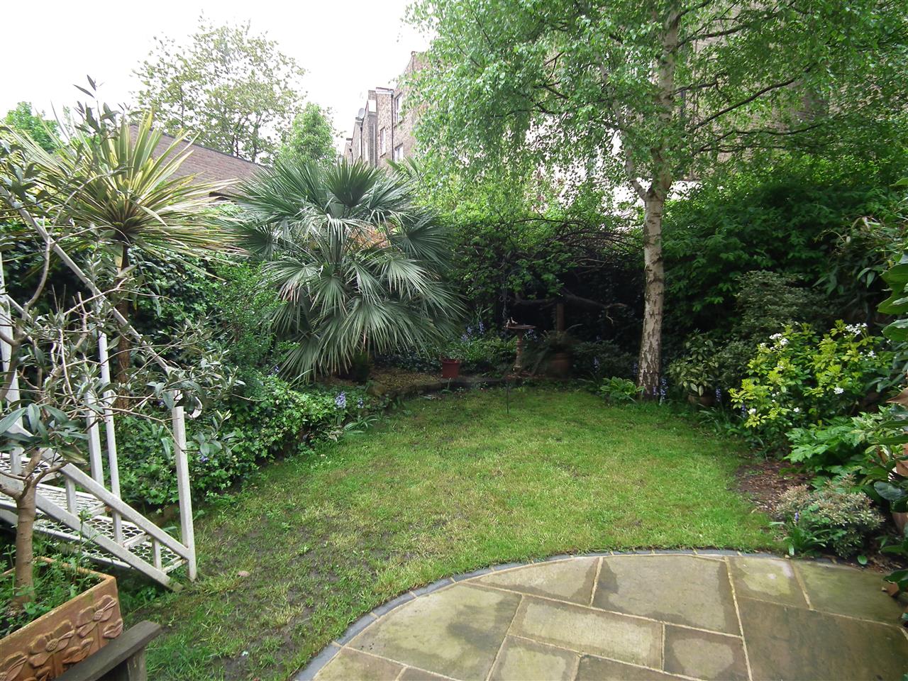 2 bed flat to rent in Southcote Road 8
