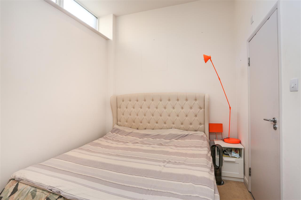 2 bed flat for sale in Fairbridge Road 4